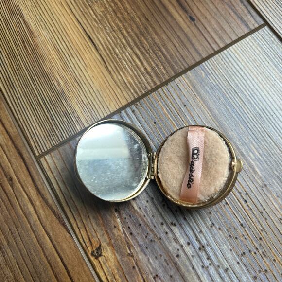 Majestic Face Powder Compact 1940s Round Signed Puff USA Brass Engine Turned - Picture 2 of 7